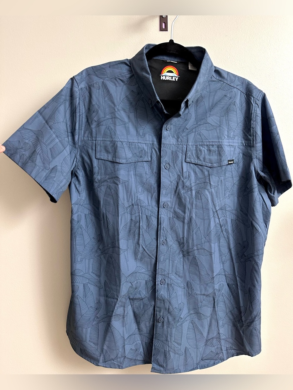 Hurley Men’s Medium Blue Tropical Leaf Utility Button Down Short Sleeve M NWT